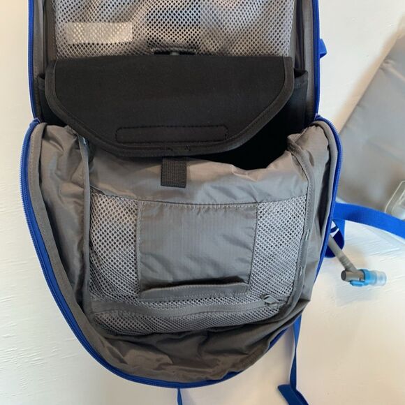 Hydro Flask Down Shift Backpack -14 Liter Water Pocket Hydration Pack Blue - Picture 12 of 15